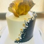 Monochrome Gold Cake - 1KG Butter Chocolate Cake